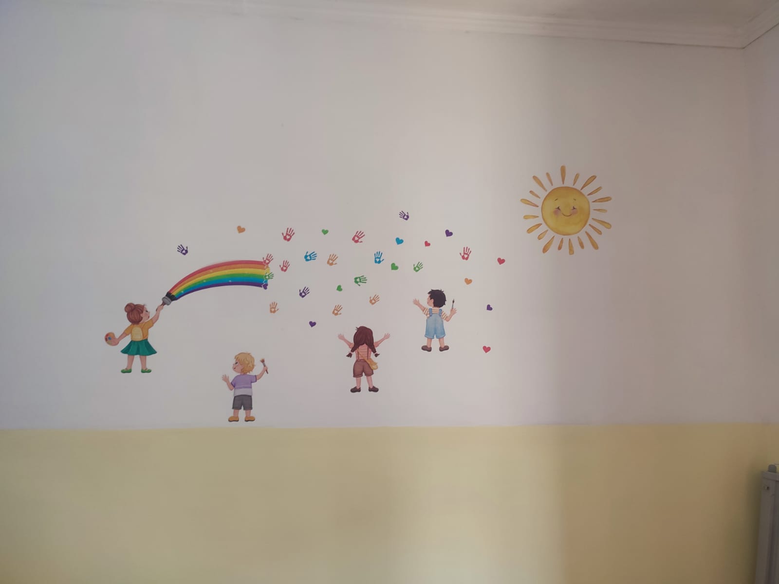 Murale con bambini, arcobaleno e sole